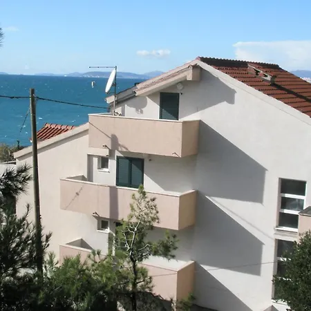 Vava * Podstrana